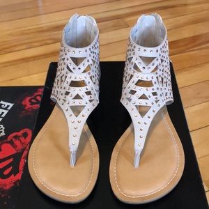 Fergalicious | Nude & Gold Flat Sandals (NIB)